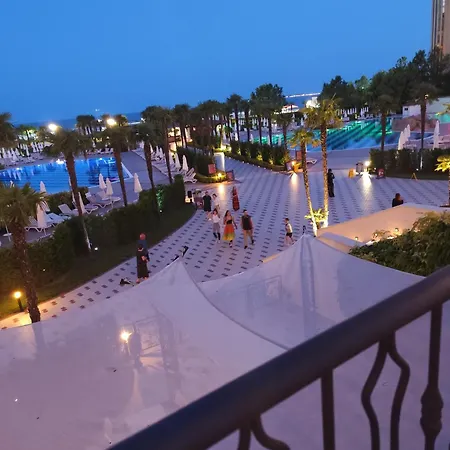 Апартаменти Majestic First Line Private Apartment, Sunny Сонячний Берег