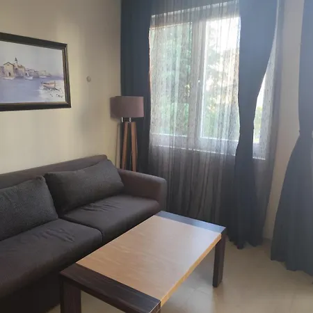 Majestic First Line Private Apartment, Sunny Сонячний Берег