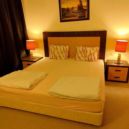 Апартаменти Majestic First Line Private Apartment, Sunny Сонячний Берег