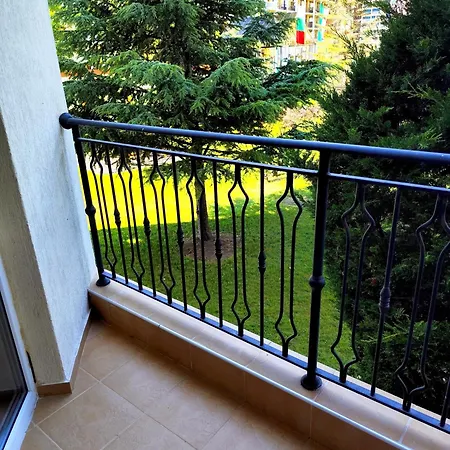 Апартаменти Majestic First Line Private Apartment, Sunny *